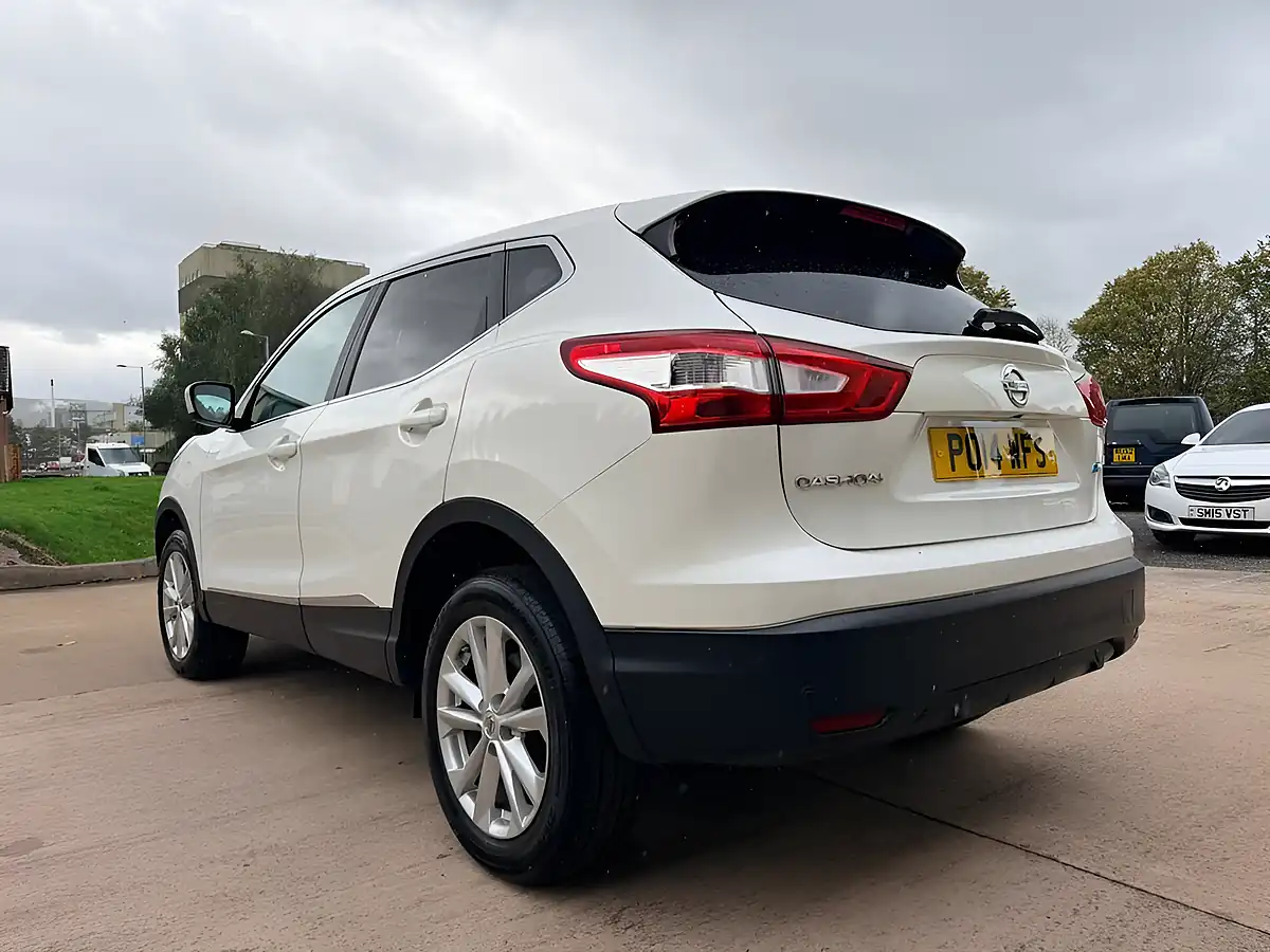 Used 2014 Nissan Qashqai Acenta Premium White - Interior and Exterior details 5