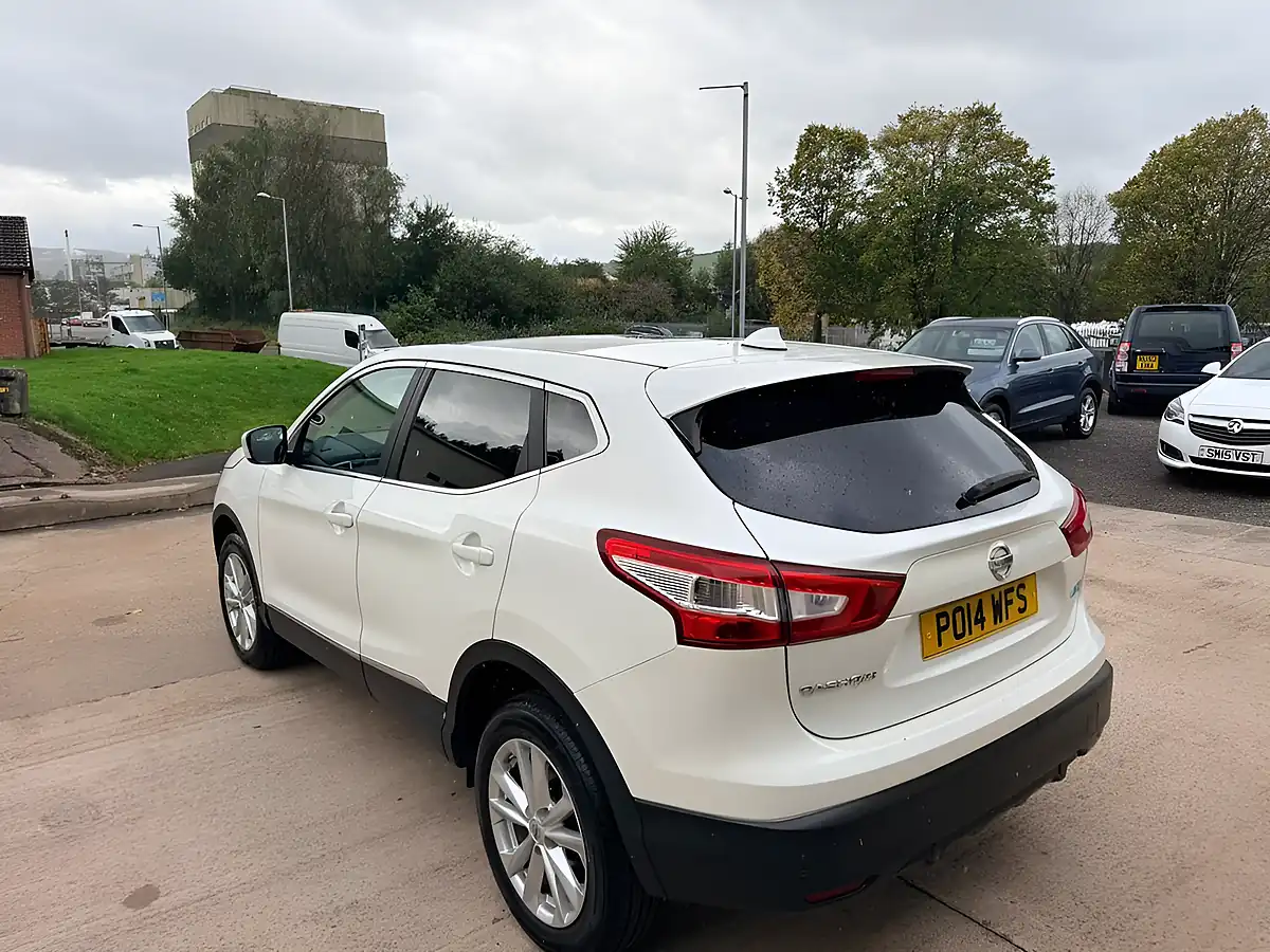 Used 2014 Nissan Qashqai Acenta Premium White - Interior and Exterior details 6