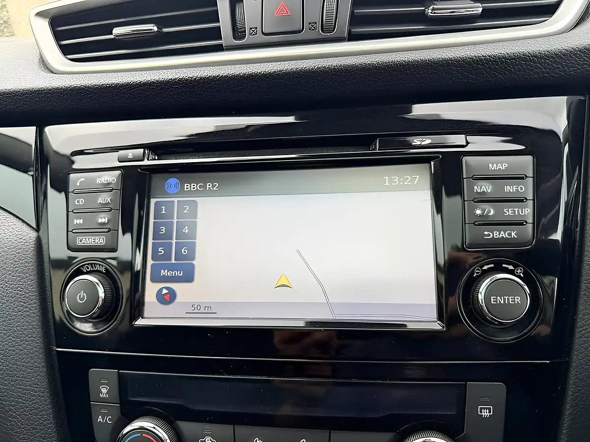 Used 2014 Nissan Qashqai Acenta Premium White - Interior and Exterior details 8