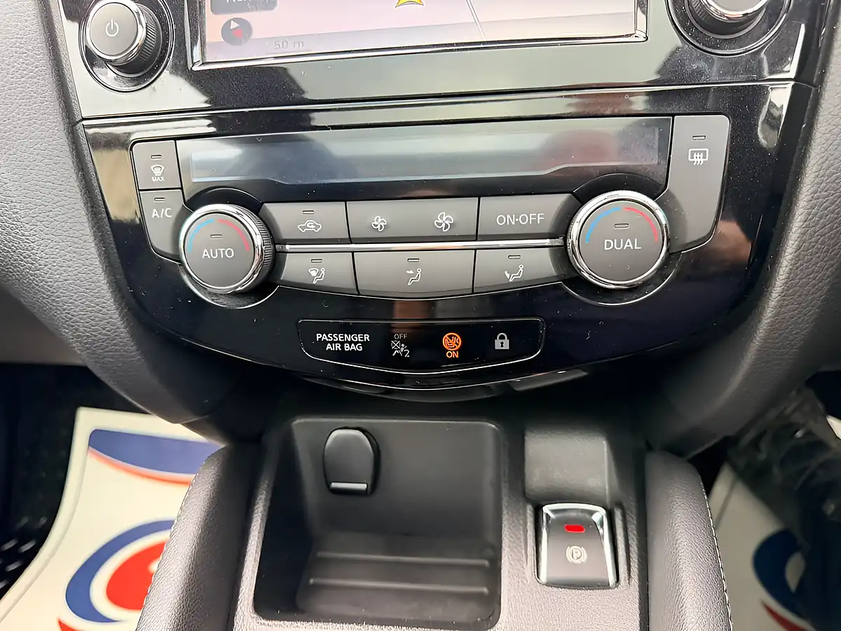 Used 2014 Nissan Qashqai Acenta Premium White - Interior and Exterior details 9