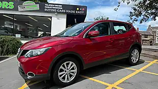 Used 2014 Nissan Qashqai Acenta Red - Interior and Exterior details 11