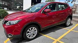 Used 2014 Nissan Qashqai Acenta Red - Interior and Exterior details 12