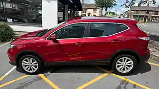 Used 2014 Nissan Qashqai Acenta Red - Interior and Exterior details 16