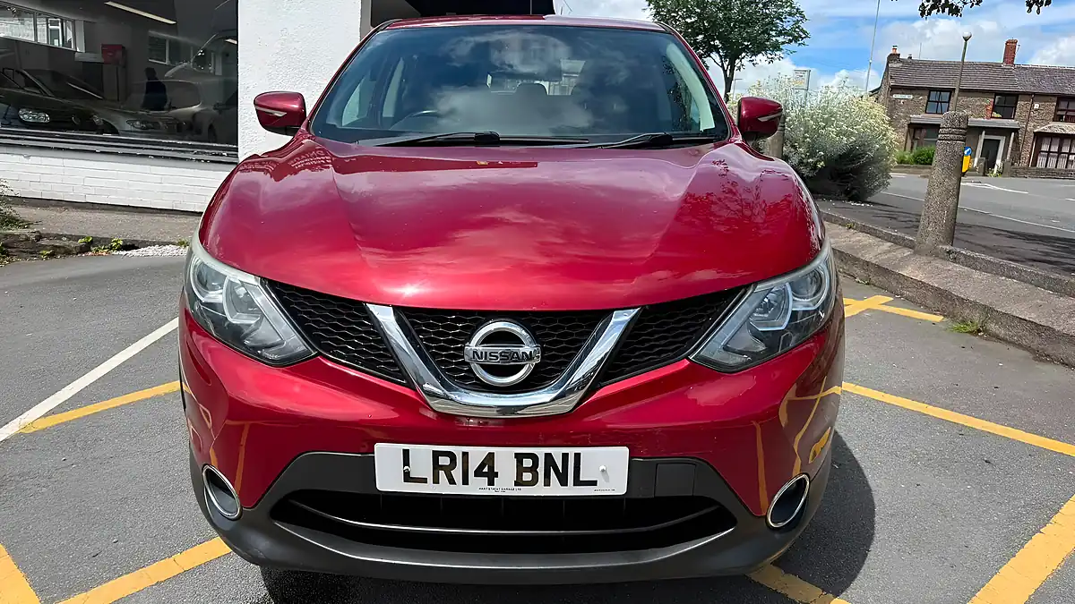 Used 2014 Nissan Qashqai Acenta Red - Interior and Exterior details 2