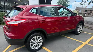 Used 2014 Nissan Qashqai Acenta Red - Interior and Exterior details 3