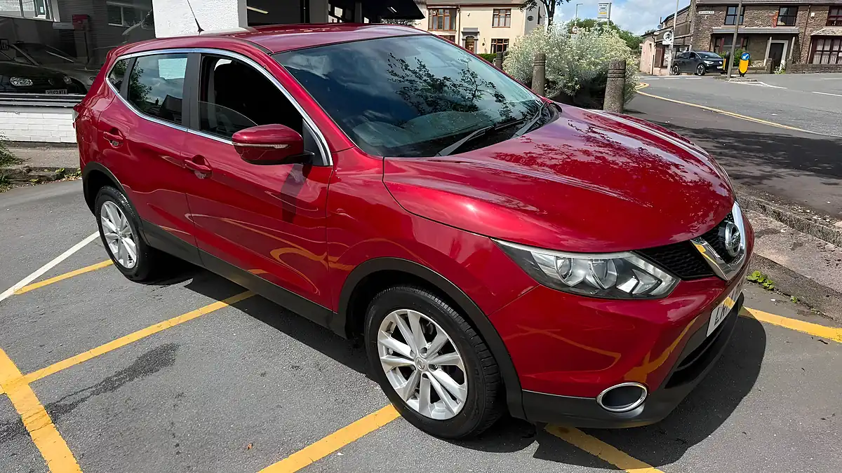 Used 2014 Nissan Qashqai Acenta Red - Interior and Exterior details 6