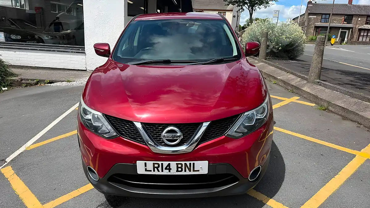 Used 2014 Nissan Qashqai Acenta Red - Interior and Exterior details 7