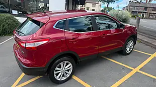 Used 2014 Nissan Qashqai Acenta Red - Interior and Exterior details 9