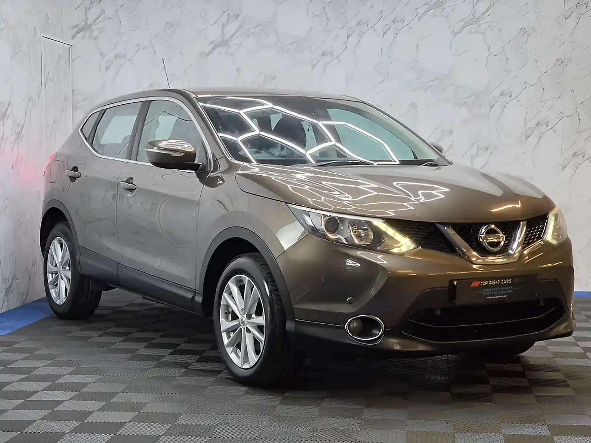 Used 2014 Nissan Qashqai Acenta Smart Vision Pack Beige - Front View