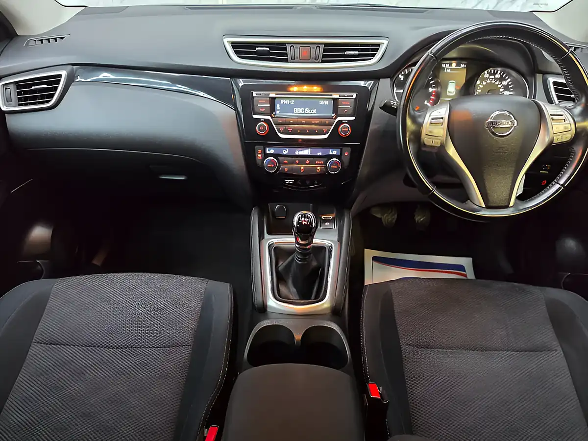 Used 2014 Nissan Qashqai Acenta Smart Vision Pack Beige - Interior and Exterior details 11