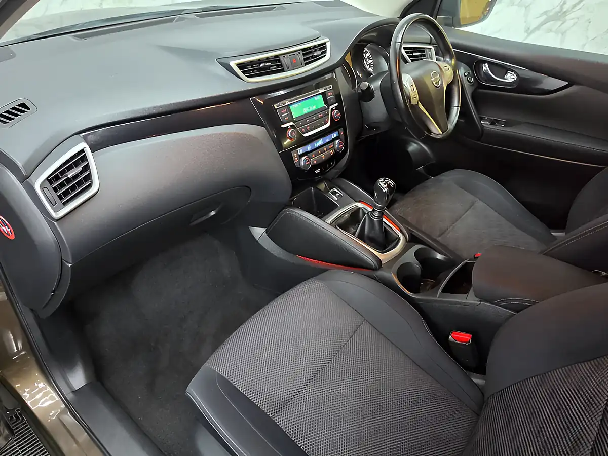 Used 2014 Nissan Qashqai Acenta Smart Vision Pack Beige - Interior and Exterior details 12