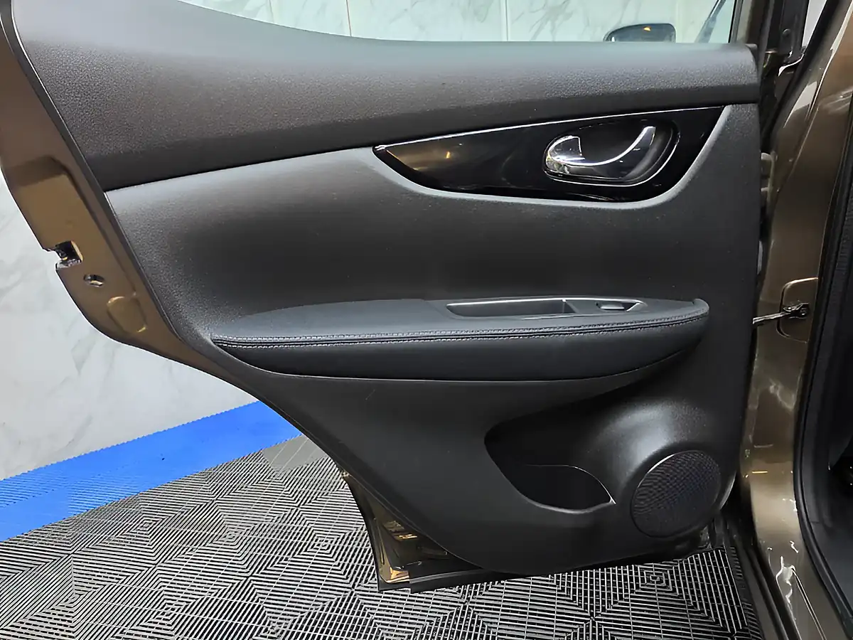 Used 2014 Nissan Qashqai Acenta Smart Vision Pack Beige - Interior and Exterior details 18