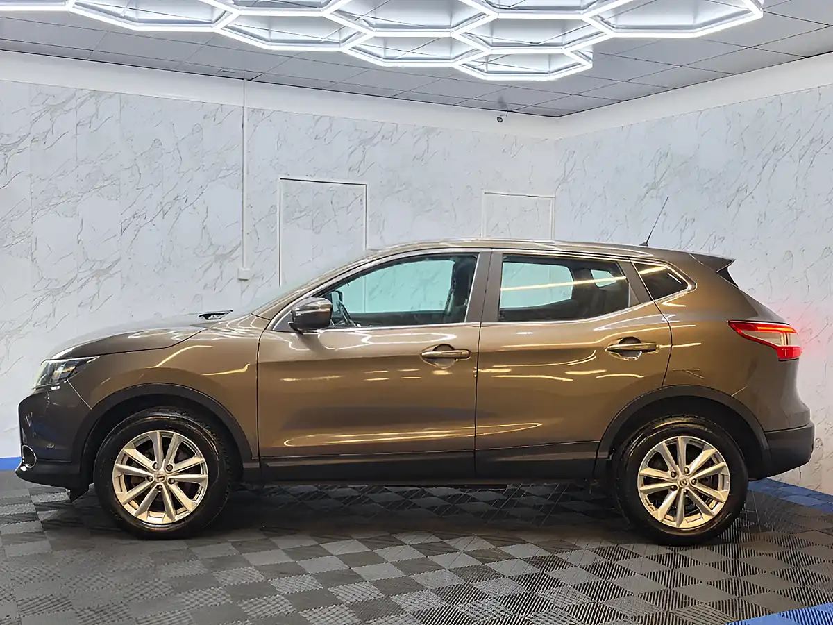Used 2014 Nissan Qashqai Acenta Smart Vision Pack Beige - Interior and Exterior details 8