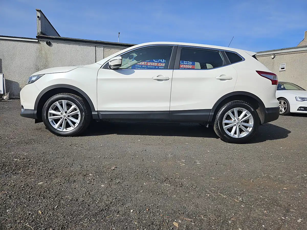 Used 2014 Nissan Qashqai Acenta White - Interior and Exterior details 12
