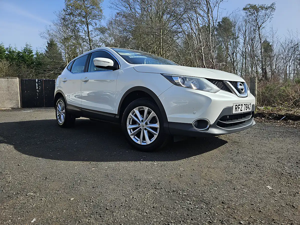 Used 2014 Nissan Qashqai Acenta White - Interior and Exterior details 3