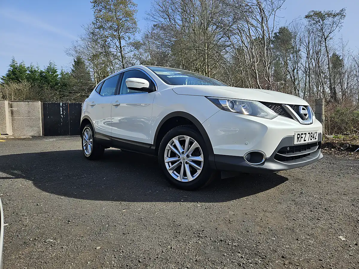 Used 2014 Nissan Qashqai Acenta White - Interior and Exterior details 4