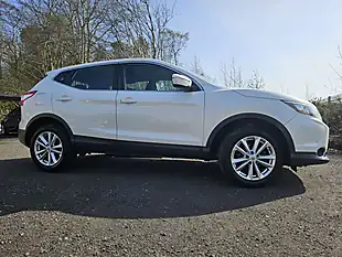 Used 2014 Nissan Qashqai Acenta White - Interior and Exterior details 5