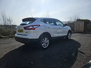Used 2014 Nissan Qashqai Acenta White - Interior and Exterior details 7