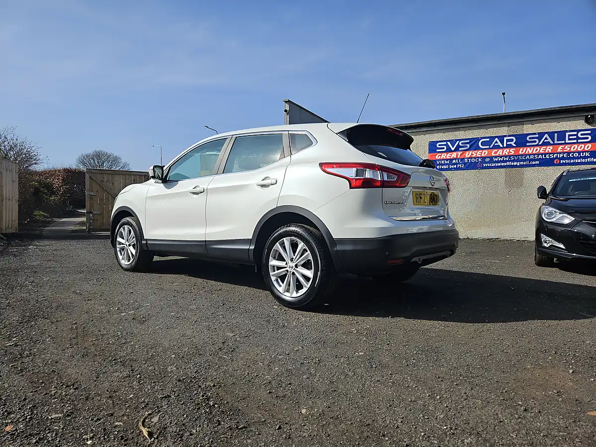 Used 2014 Nissan Qashqai Acenta White - Interior and Exterior details 9