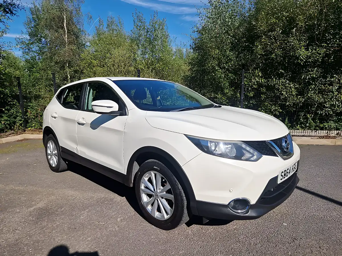 Used 2014 Nissan Qashqai Acenta White - Front View