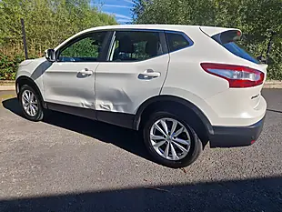 Used 2014 Nissan Qashqai Acenta White - Interior and Exterior details 11