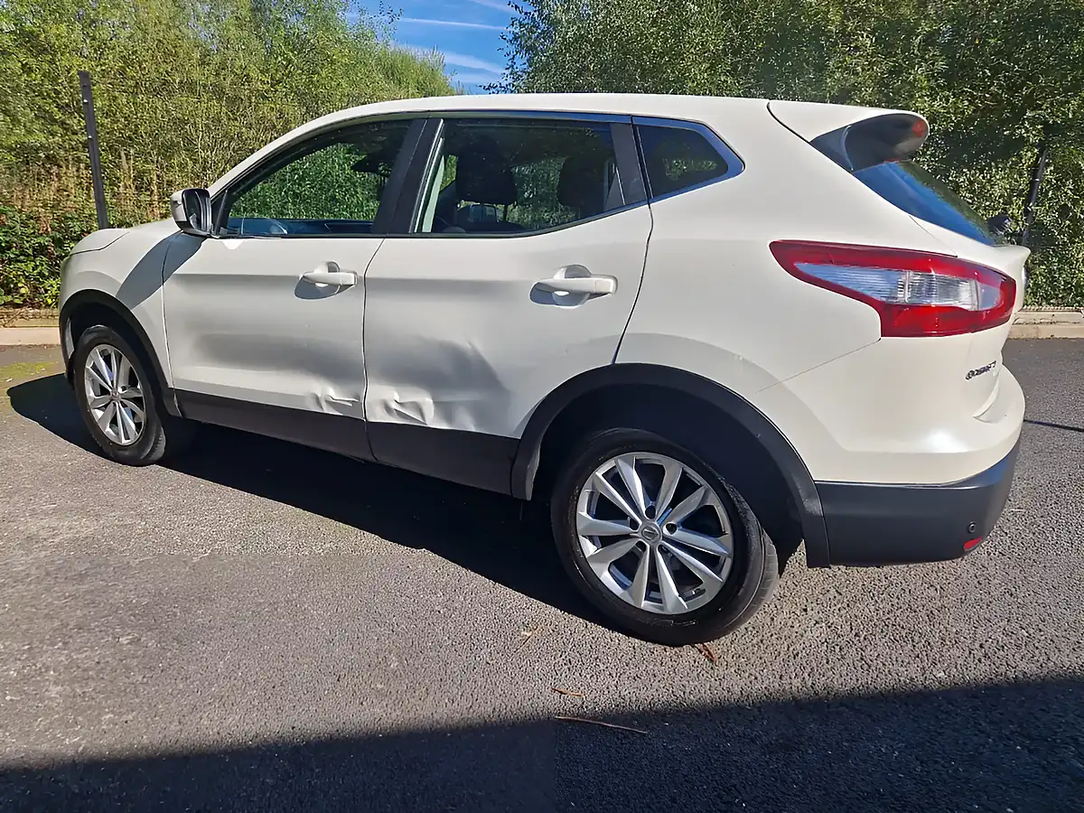 Used 2014 Nissan Qashqai Acenta White - Interior and Exterior details 11