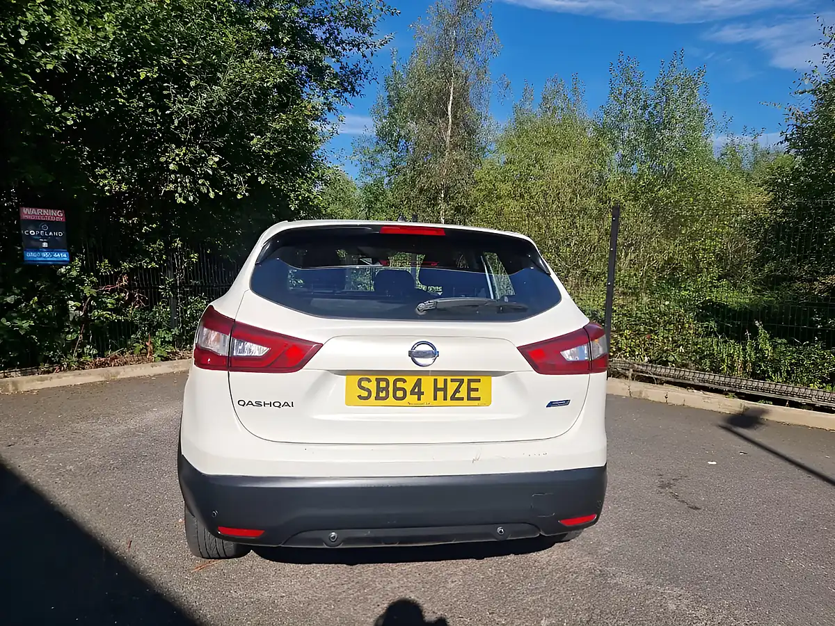 Used 2014 Nissan Qashqai Acenta White - Interior and Exterior details 12