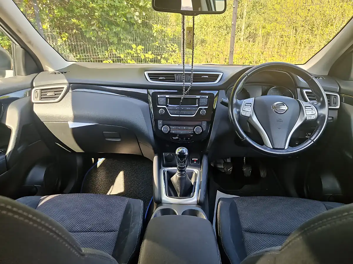 Used 2014 Nissan Qashqai Acenta White - Interior and Exterior details 16