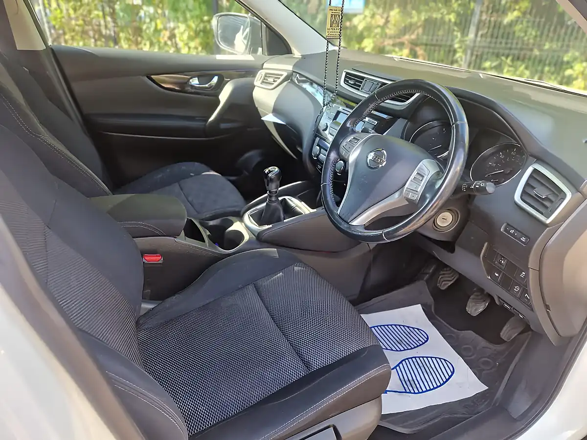 Used 2014 Nissan Qashqai Acenta White - Interior and Exterior details 17