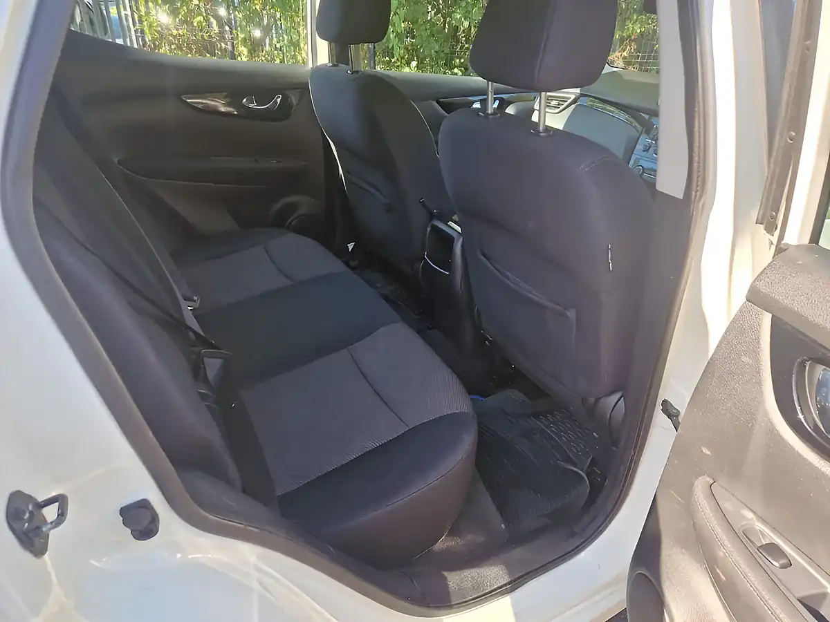 Used 2014 Nissan Qashqai Acenta White - Interior and Exterior details 18