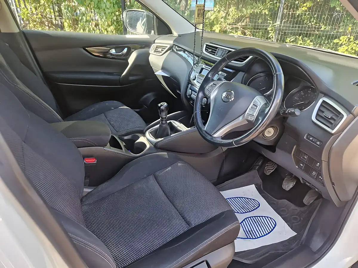 Used 2014 Nissan Qashqai Acenta White - Interior and Exterior details 20