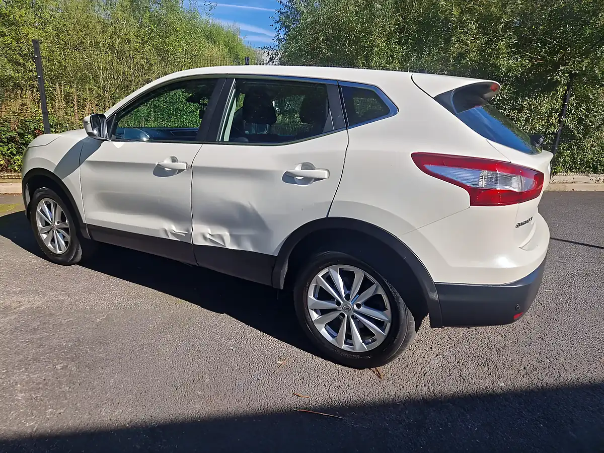 Used 2014 Nissan Qashqai Acenta White - Interior and Exterior details 3
