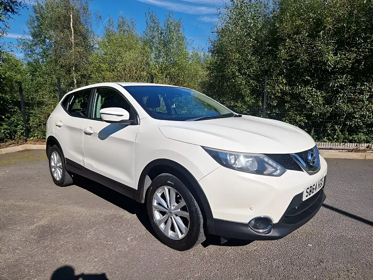 Used 2014 Nissan Qashqai Acenta White - Interior and Exterior details 4