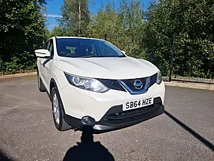 Used 2014 Nissan Qashqai Acenta White - Interior and Exterior details 5