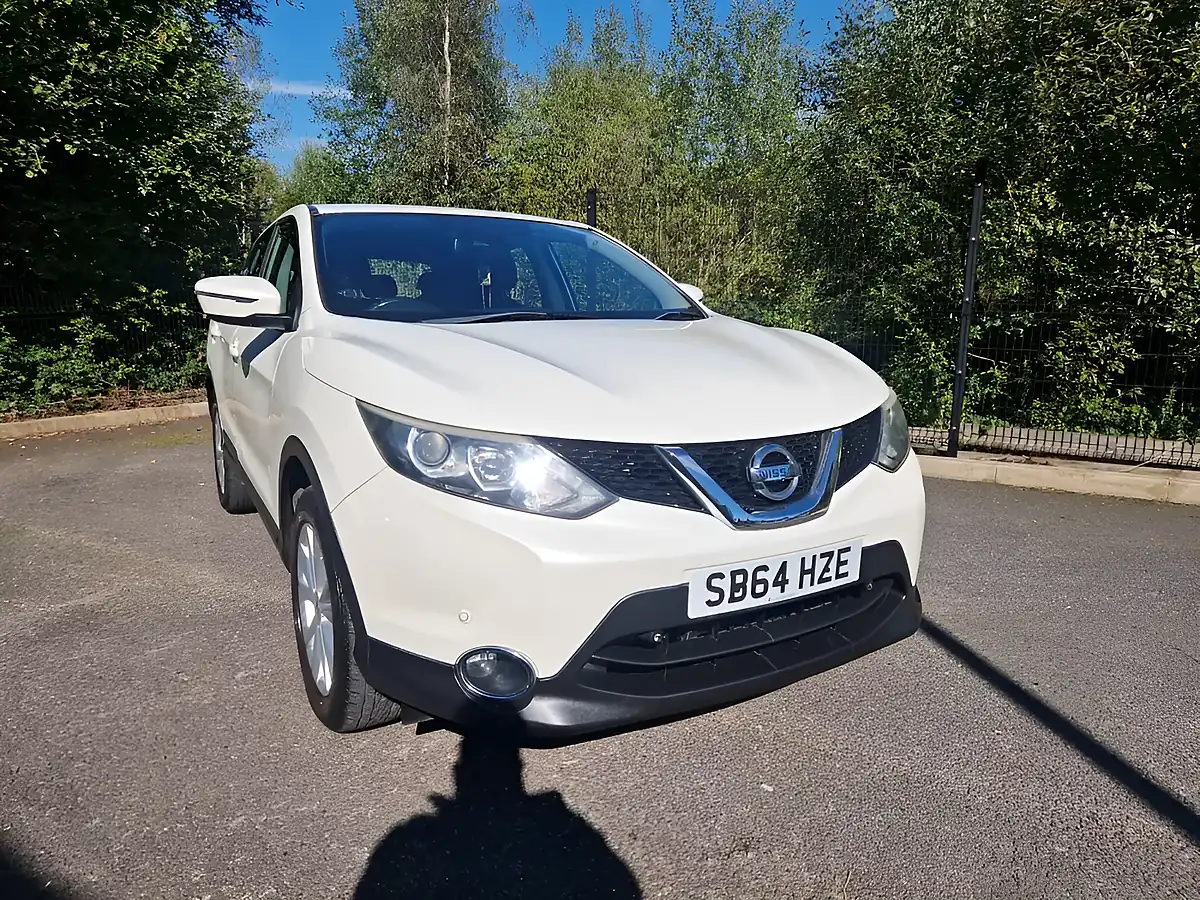 Used 2014 Nissan Qashqai Acenta White - Interior and Exterior details 5