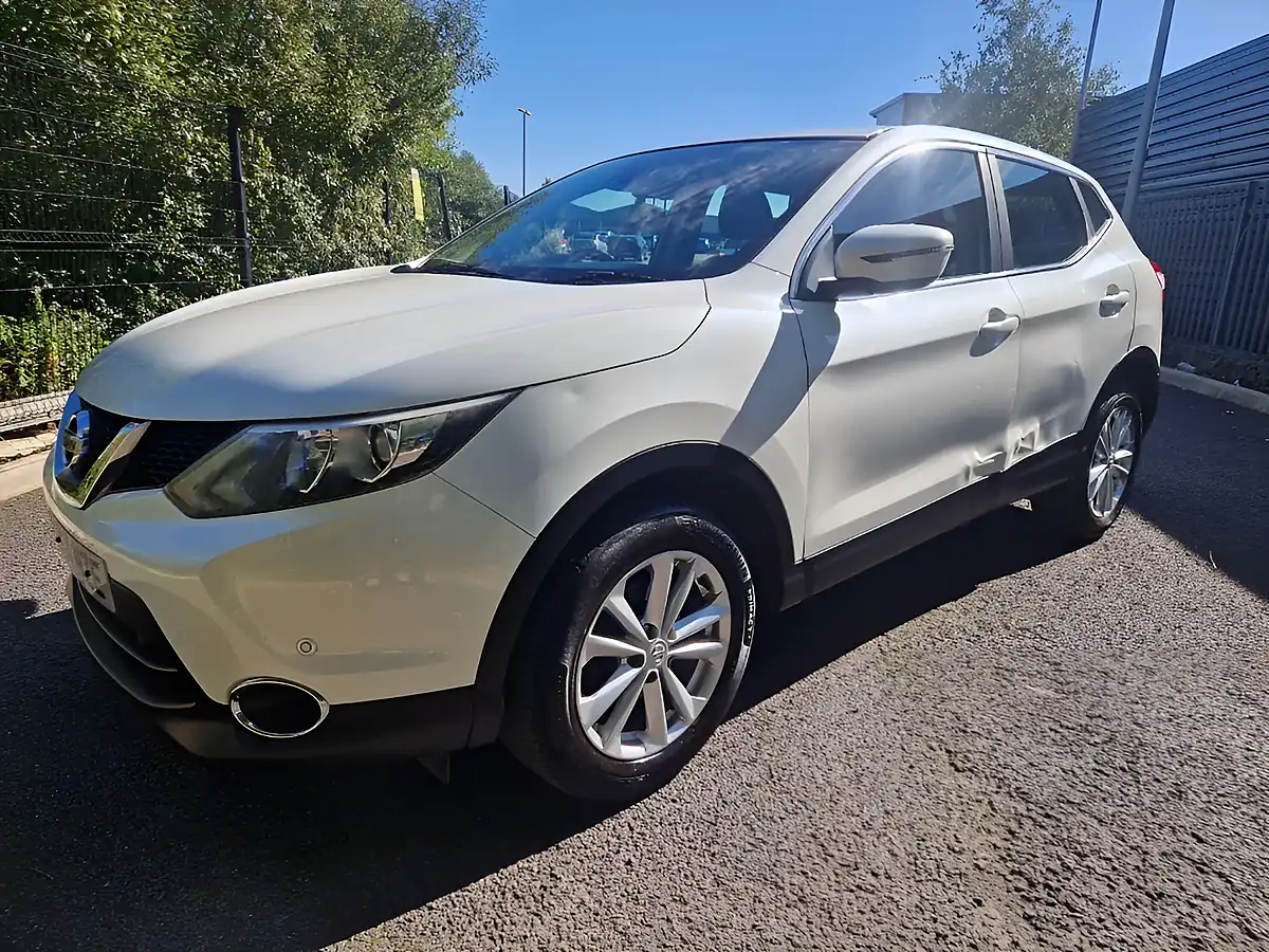 Used 2014 Nissan Qashqai Acenta White - Interior and Exterior details 8