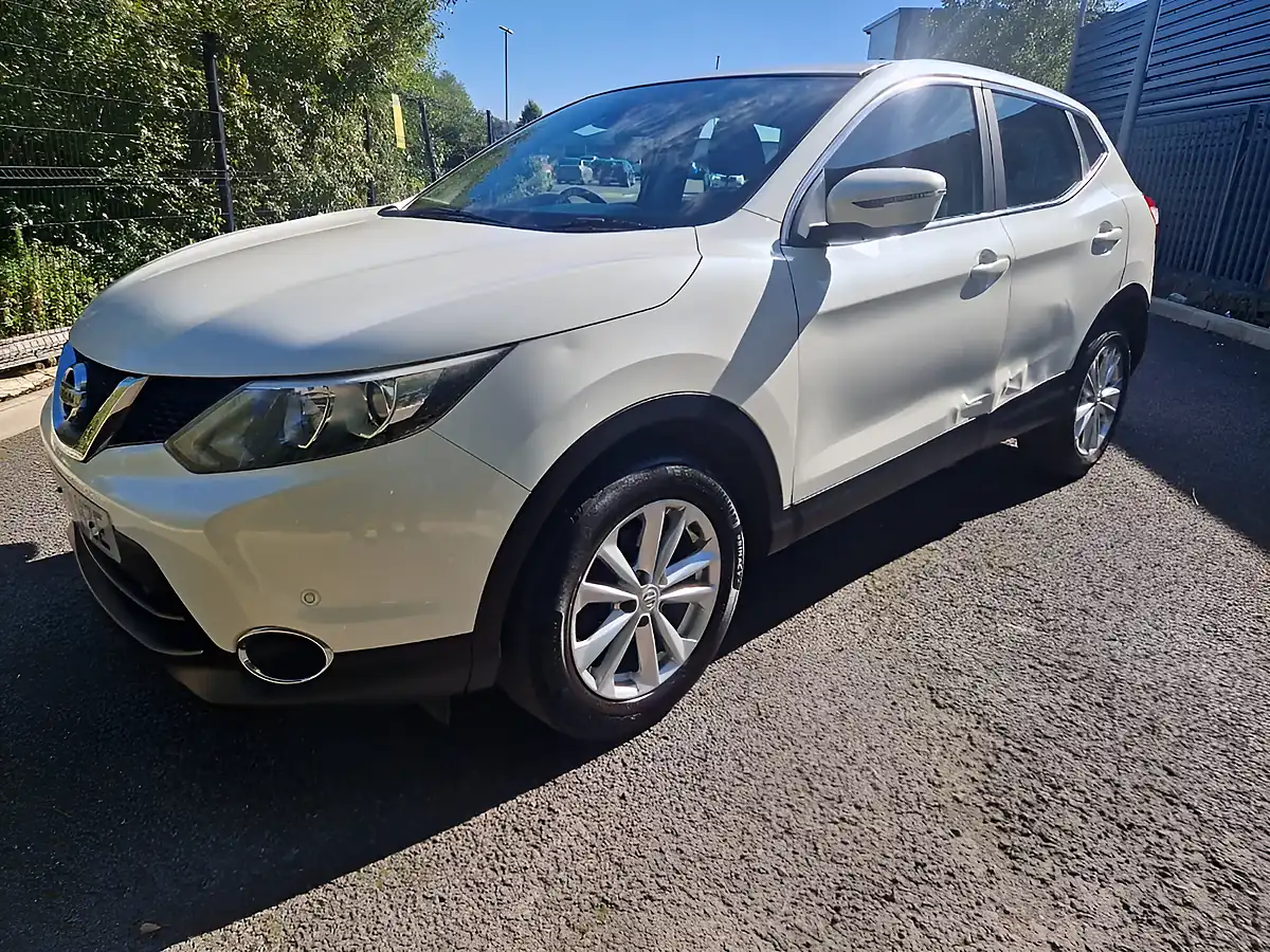 Used 2014 Nissan Qashqai Acenta White - Interior and Exterior details 9