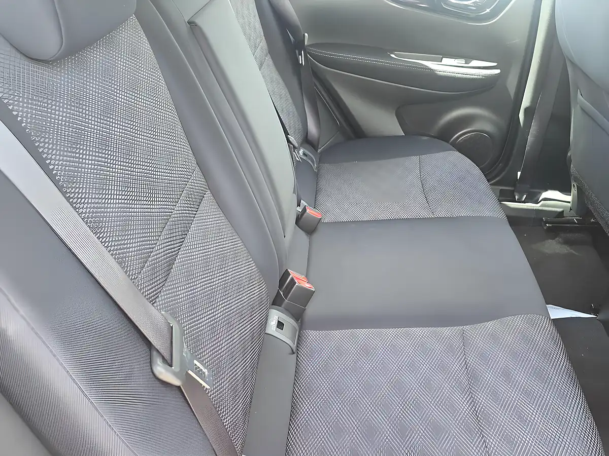 Used 2014 Nissan Qashqai Acenta Xtron Black - Interior and Exterior details 13