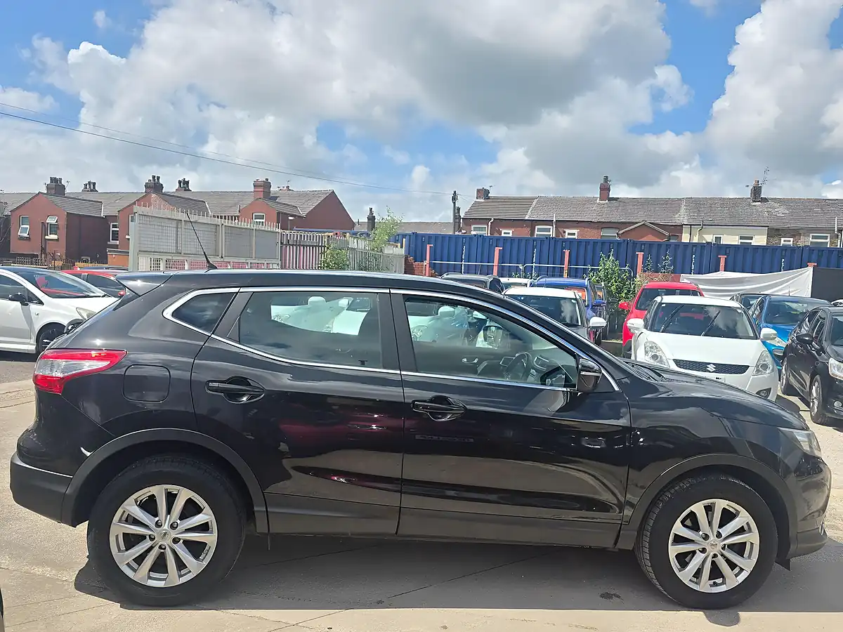Used 2014 Nissan Qashqai Acenta Xtron Black - Interior and Exterior details 7