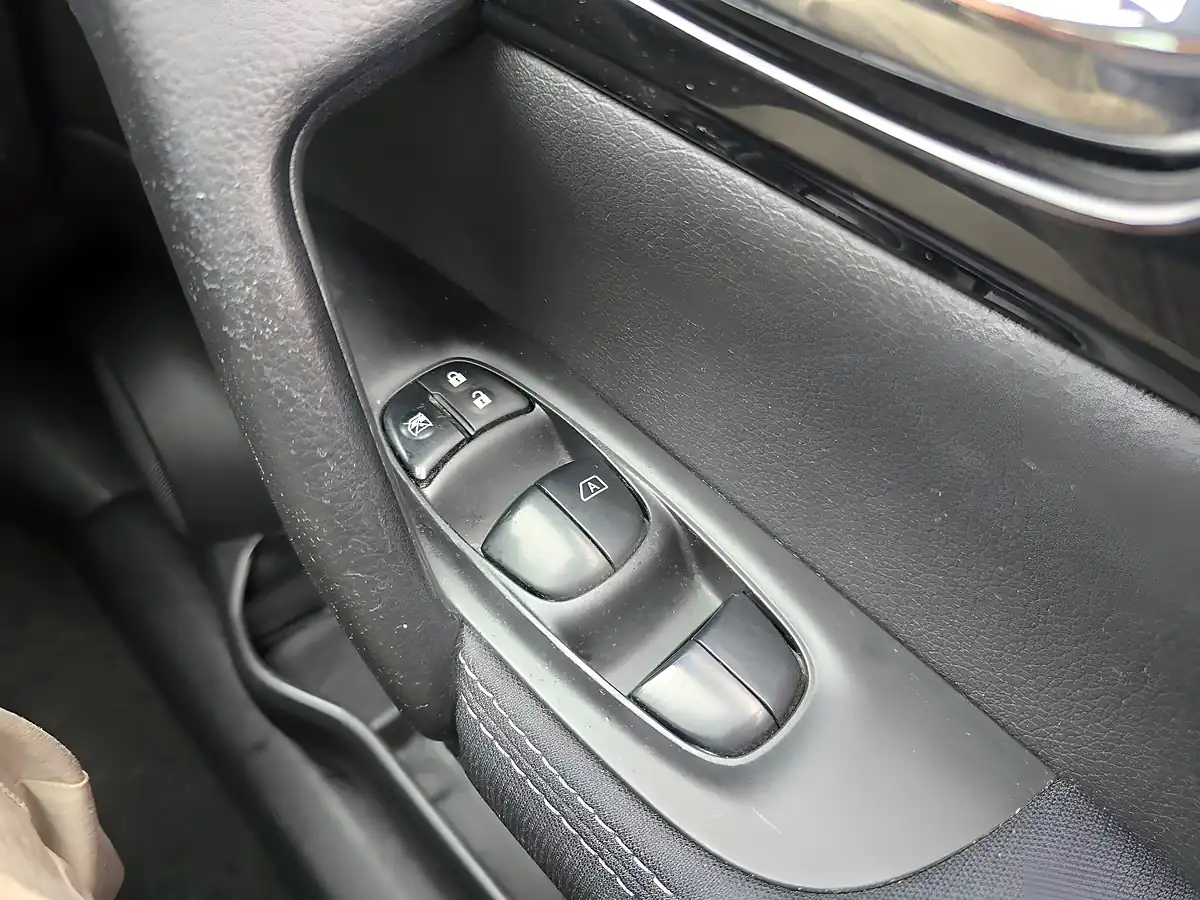 Used 2014 Nissan Qashqai N-Tec+ Black - Interior and Exterior details 16