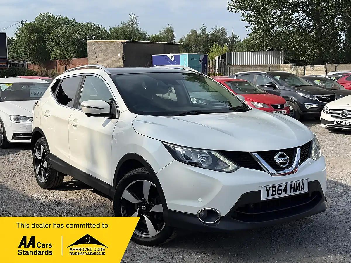 Used 2014 Nissan Qashqai N-Tec+ White - Front View