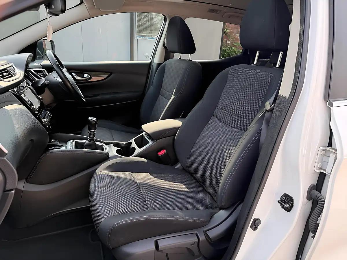 Used 2014 Nissan Qashqai N-Tec+ White - Interior and Exterior details 11