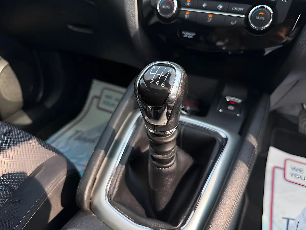 Used 2014 Nissan Qashqai N-Tec+ White - Interior and Exterior details 16