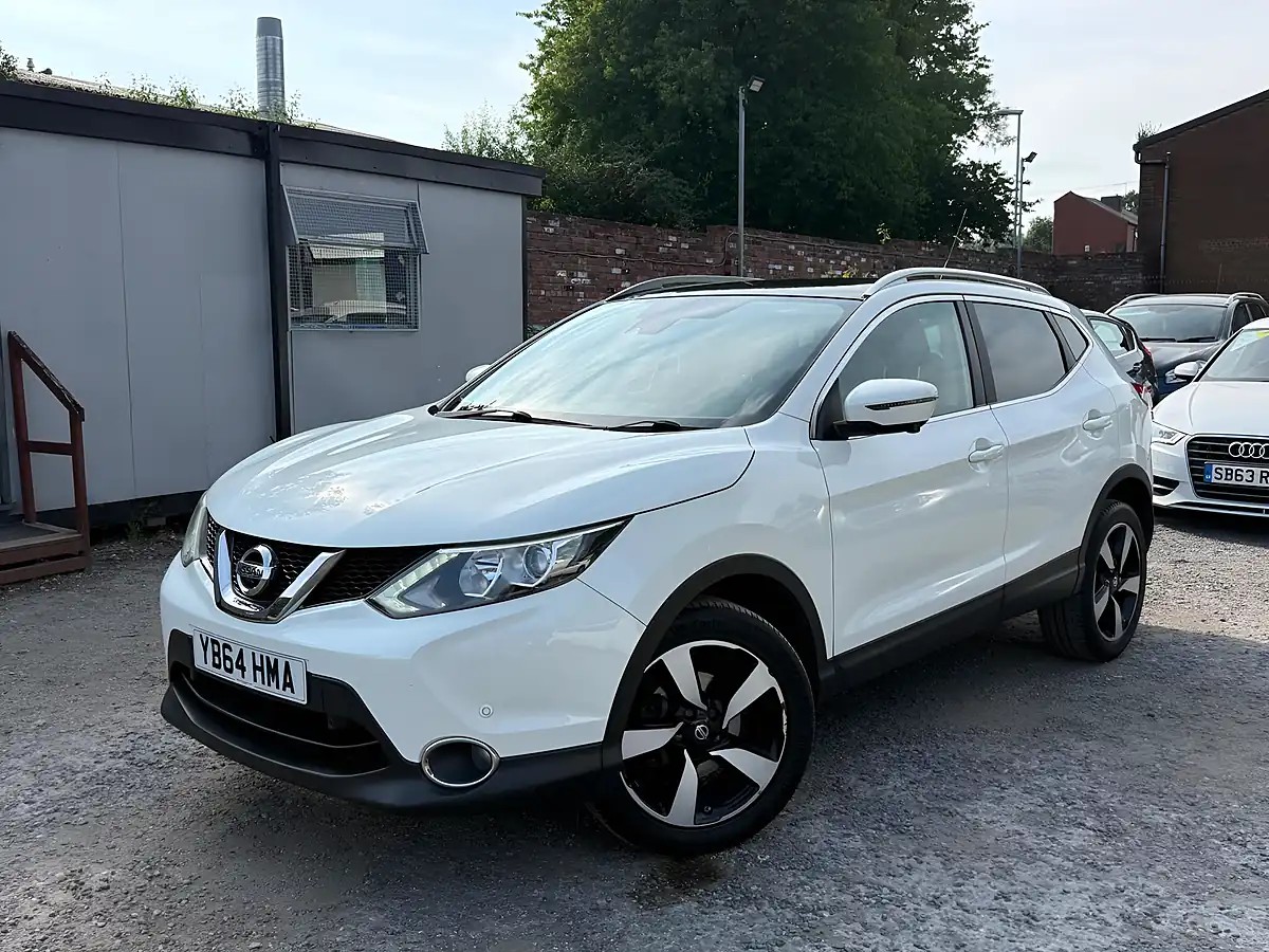 Used 2014 Nissan Qashqai N-Tec+ White - Interior and Exterior details 3