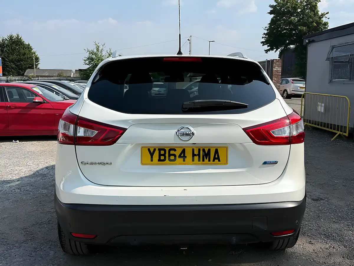 Used 2014 Nissan Qashqai N-Tec+ White - Interior and Exterior details 5