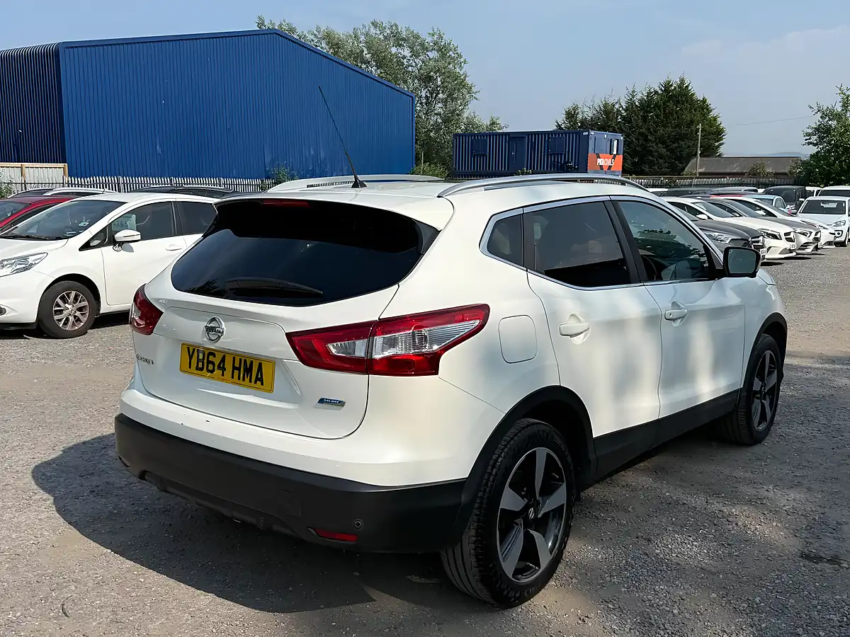 Used 2014 Nissan Qashqai N-Tec+ White - Interior and Exterior details 7