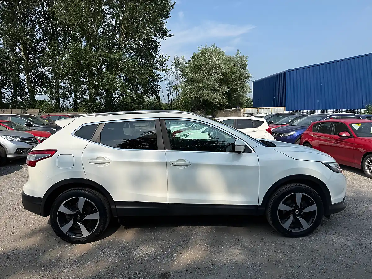 Used 2014 Nissan Qashqai N-Tec+ White - Interior and Exterior details 8
