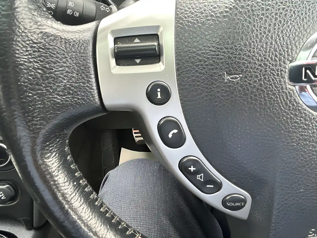 Used 2014 Nissan Qashqai Qashqai+2 Red - Interior and Exterior details 14