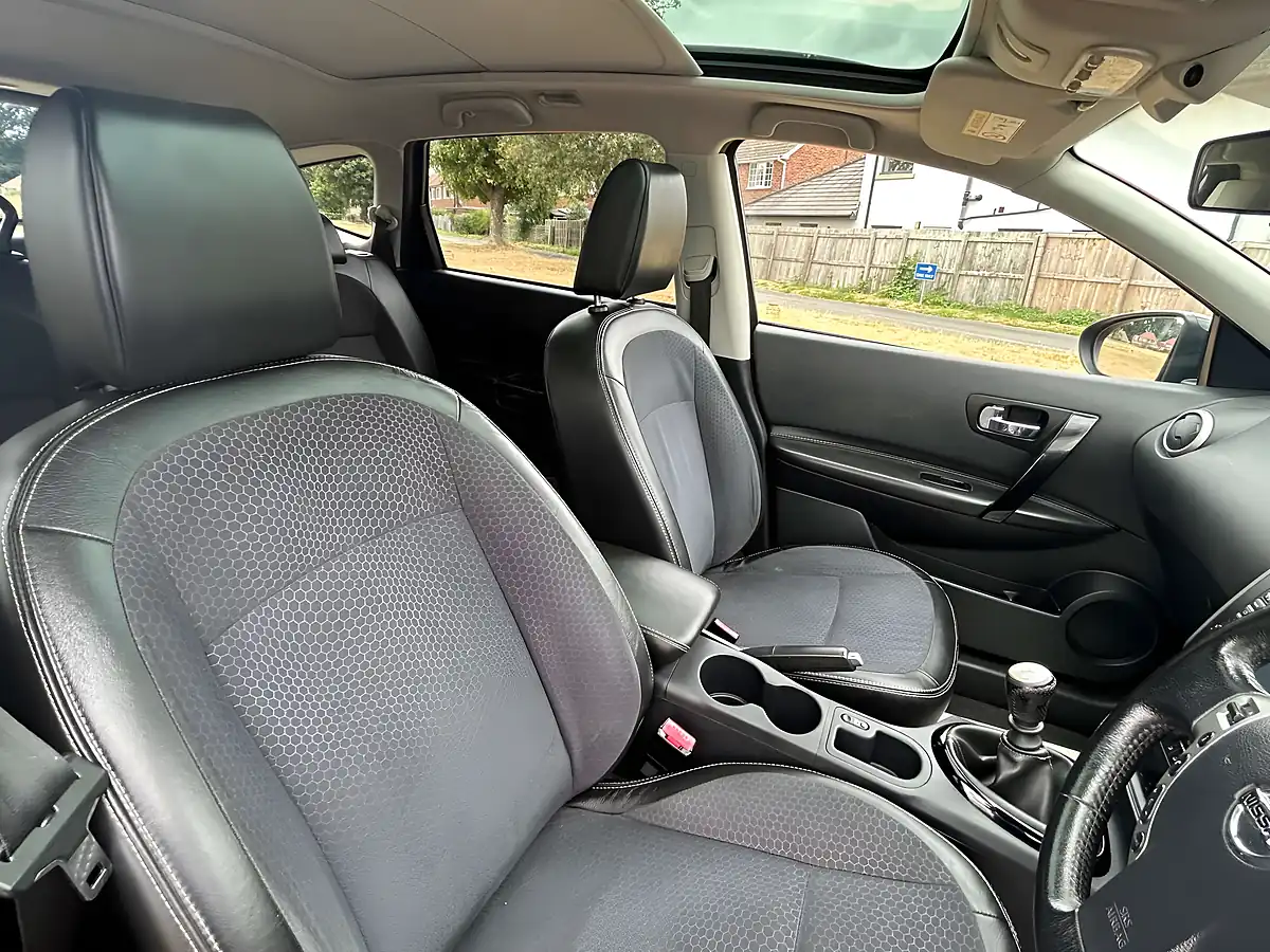 Used 2014 Nissan Qashqai Qashqai+2 Red - Interior and Exterior details 17