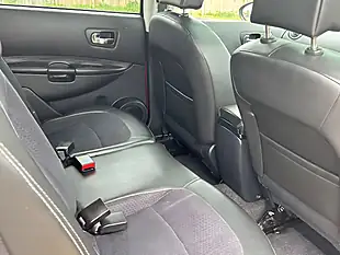 Used 2014 Nissan Qashqai Qashqai+2 Red - Interior and Exterior details 18